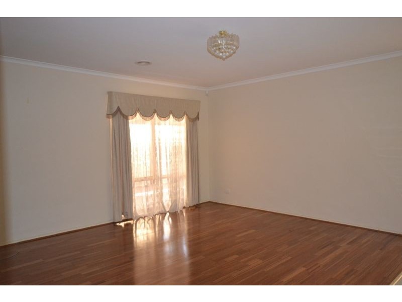 16 Cromwell Lane, Cranbourne East VIC 3977