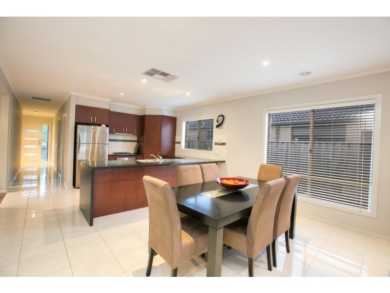 62 Sussex Avenue, Cranbourne North VIC 3977