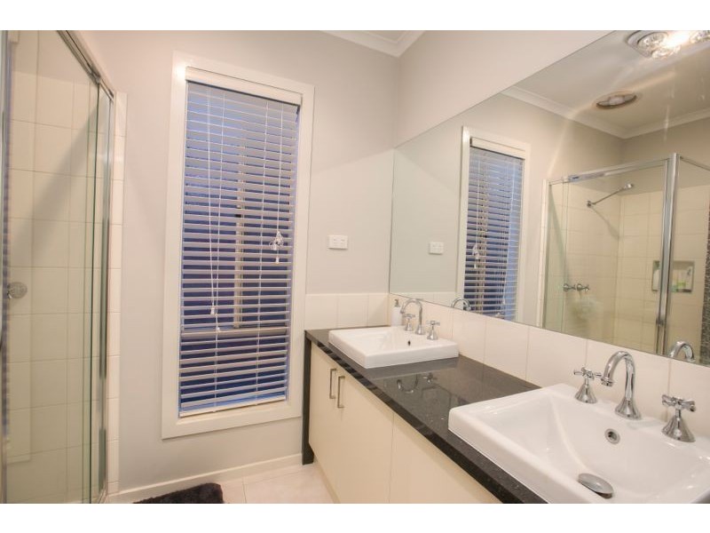 62 Sussex Avenue, Cranbourne North VIC 3977