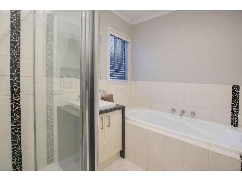 62 Sussex Avenue, Cranbourne North VIC 3977