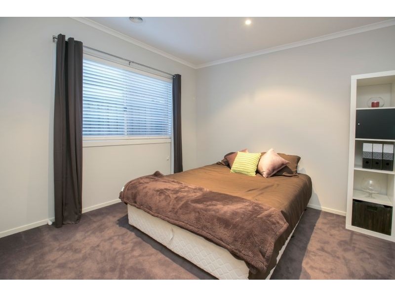 62 Sussex Avenue, Cranbourne North VIC 3977