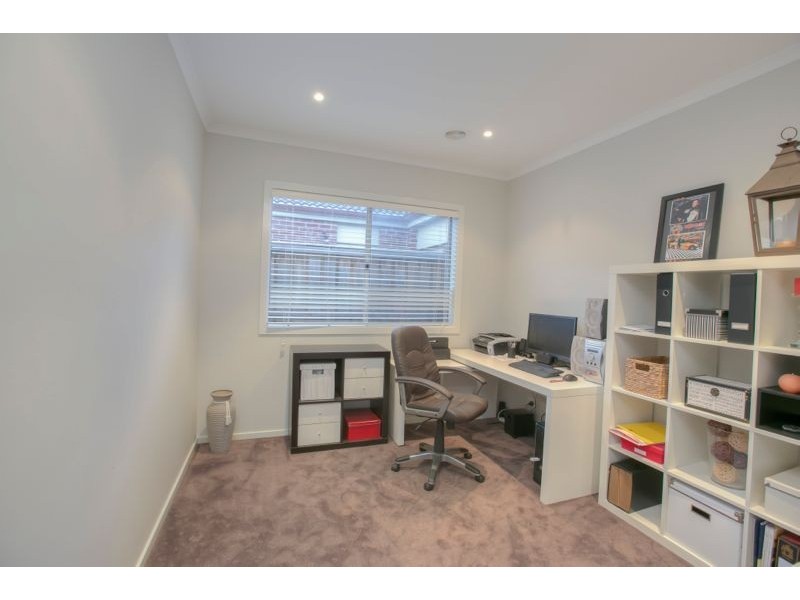 62 Sussex Avenue, Cranbourne North VIC 3977