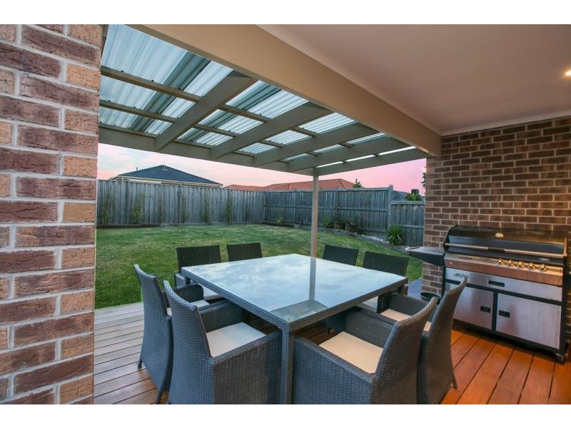 62 Sussex Avenue, Cranbourne North VIC 3977