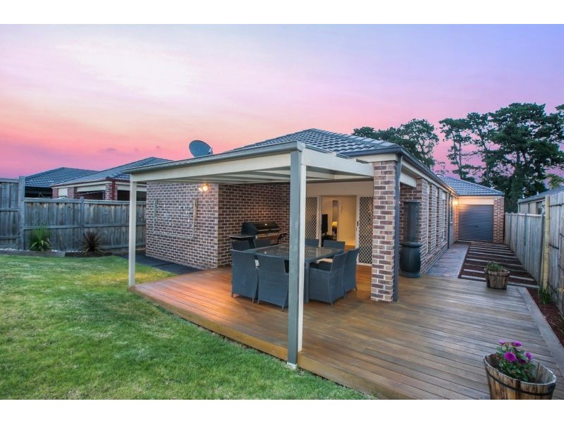 62 Sussex Avenue, Cranbourne North VIC 3977