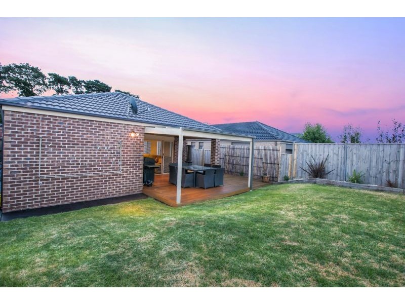 62 Sussex Avenue, Cranbourne North VIC 3977