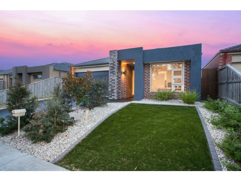 62 Sussex Avenue, Cranbourne North VIC 3977