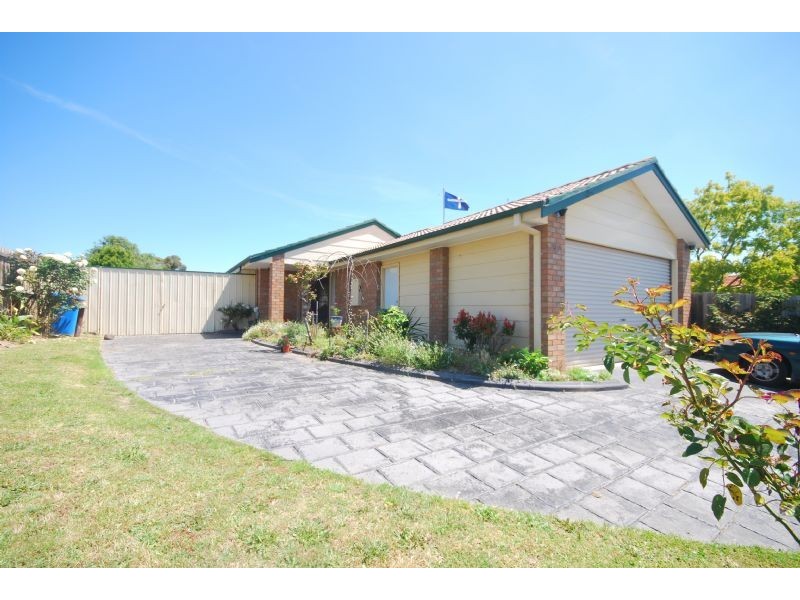 67 Hoysted Avenue, Cranbourne North VIC 3977