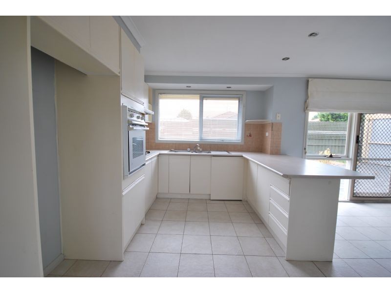 67 Hoysted Avenue, Cranbourne North VIC 3977
