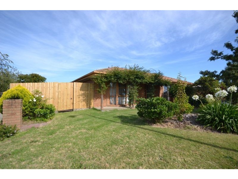 35 Horsfield Drive, Cranbourne North VIC 3977