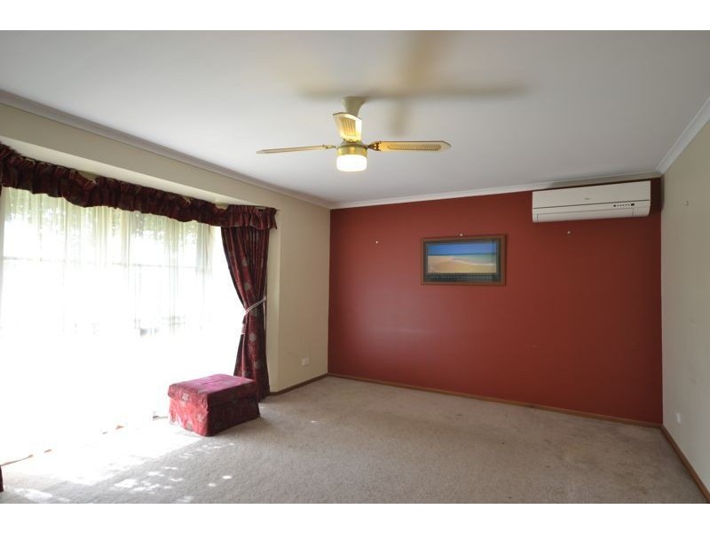 35 Horsfield Drive, Cranbourne North VIC 3977