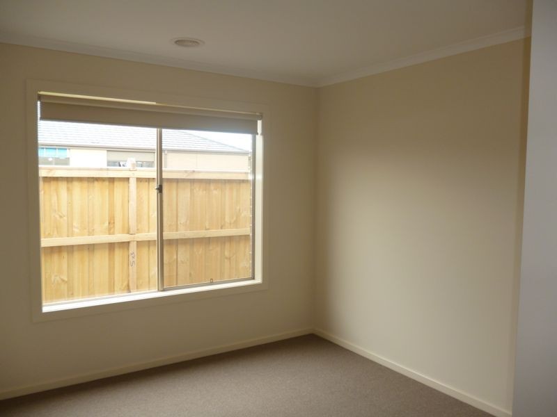 17 Rock Daisy Drive, Cranbourne West VIC 3977