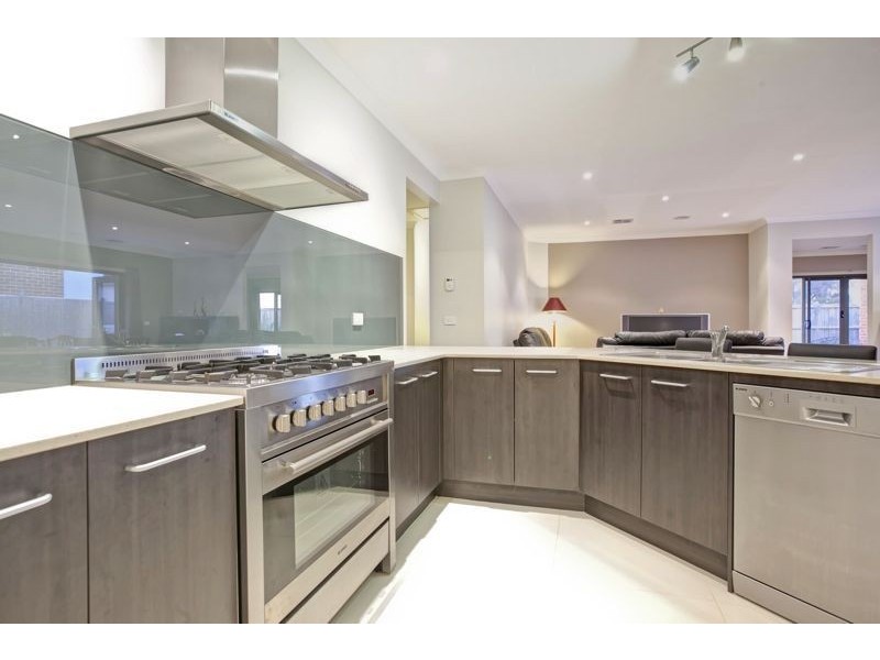 16 Noremac Grove, Lyndhurst VIC 3975