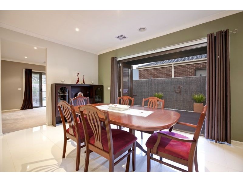 16 Noremac Grove, Lyndhurst VIC 3975
