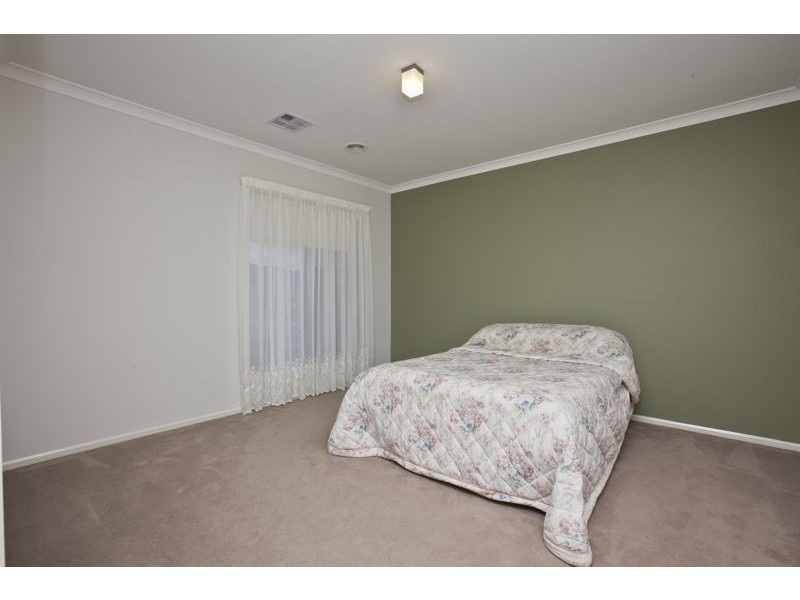 16 Noremac Grove, Lyndhurst VIC 3975