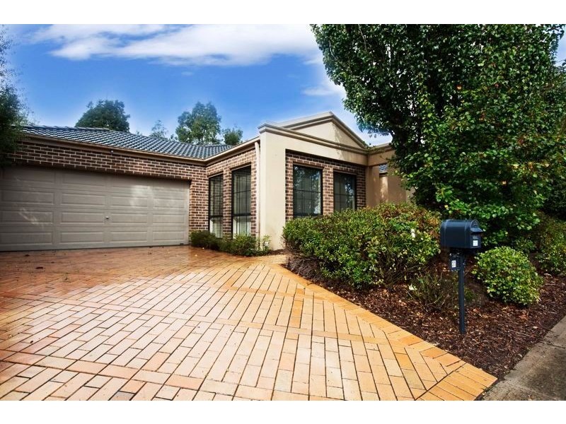 31 Waterside Drive, Cranbourne East VIC 3977