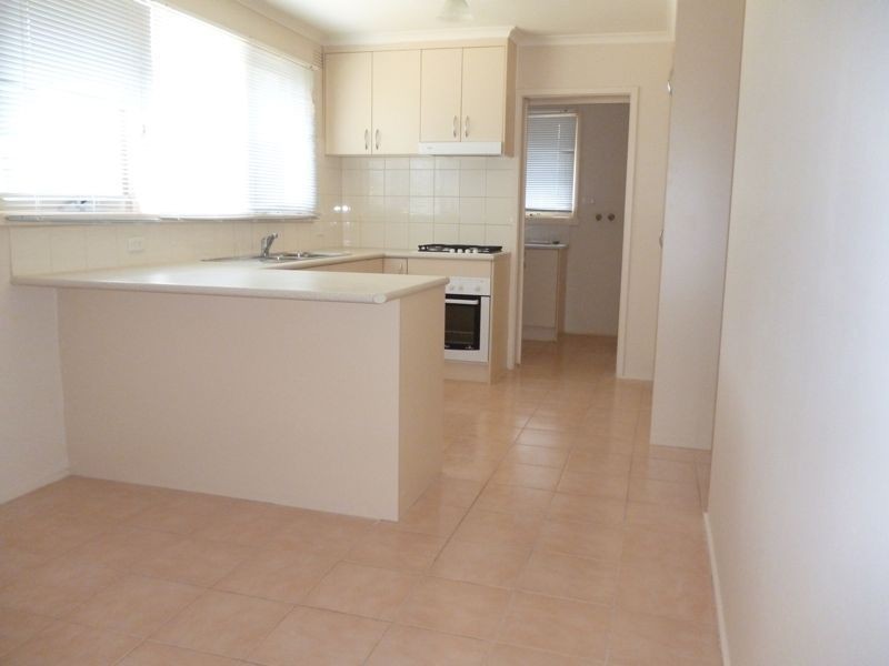 8 Lorna Street, Cranbourne VIC 3977