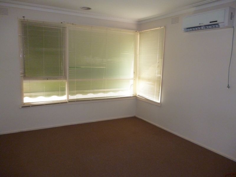 8 Lorna Street, Cranbourne VIC 3977