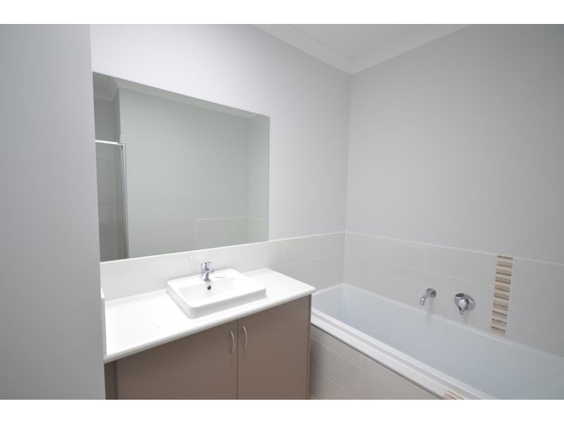 68A Gipps Crescent, Cranbourne North VIC 3977