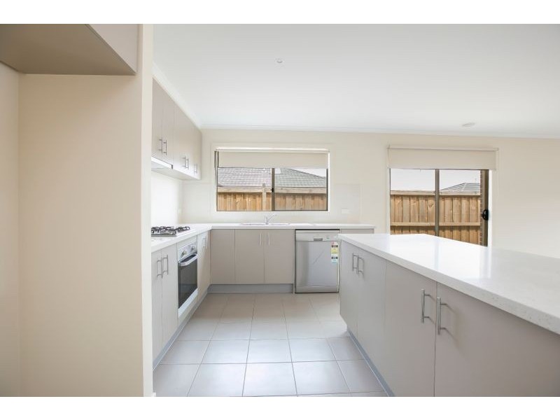 17 Rock Daisy Drive, Cranbourne West VIC 3977