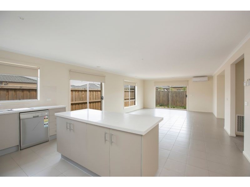 17 Rock Daisy Drive, Cranbourne West VIC 3977