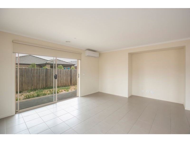 17 Rock Daisy Drive, Cranbourne West VIC 3977