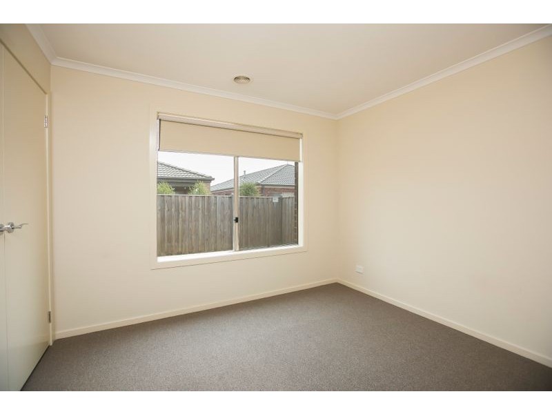 17 Rock Daisy Drive, Cranbourne West VIC 3977