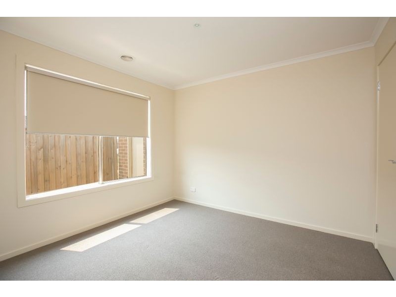 17 Rock Daisy Drive, Cranbourne West VIC 3977