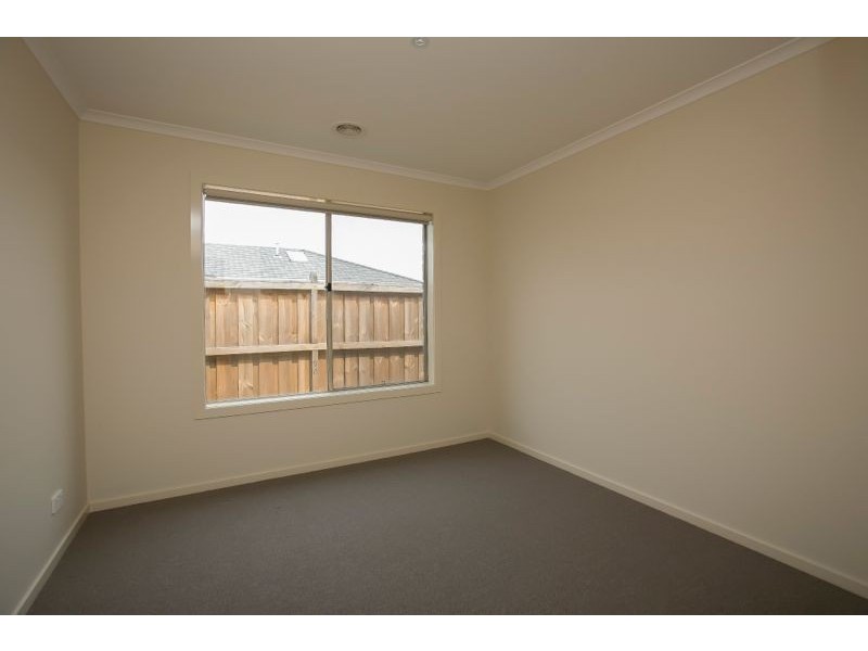 17 Rock Daisy Drive, Cranbourne West VIC 3977