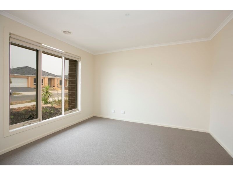 17 Rock Daisy Drive, Cranbourne West VIC 3977