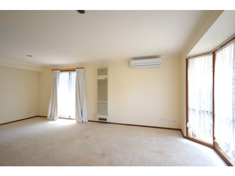 2/8 Duff Street, Cranbourne VIC 3977