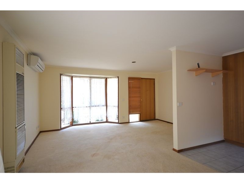 2/8 Duff Street, Cranbourne VIC 3977