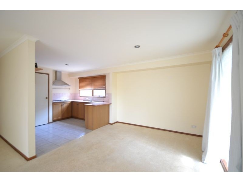 2/8 Duff Street, Cranbourne VIC 3977