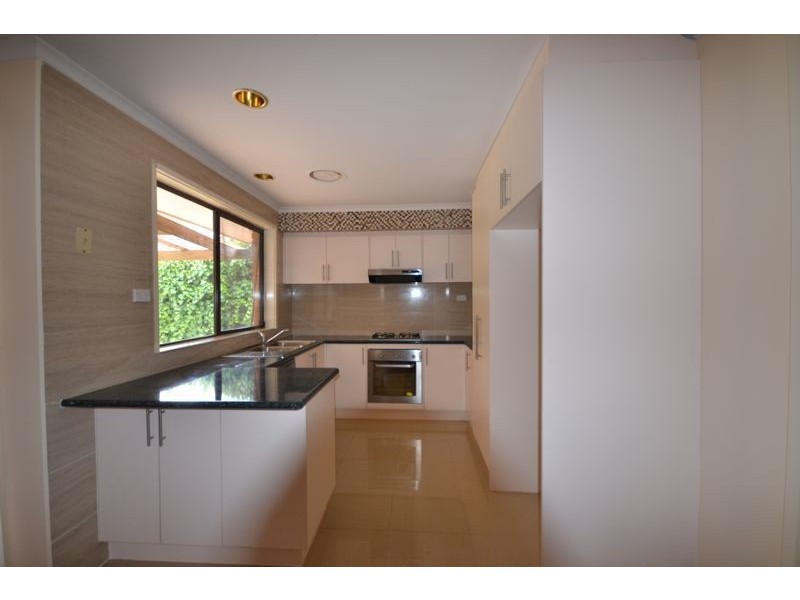 33 Fleetwood Drive, Narre Warren VIC 3805