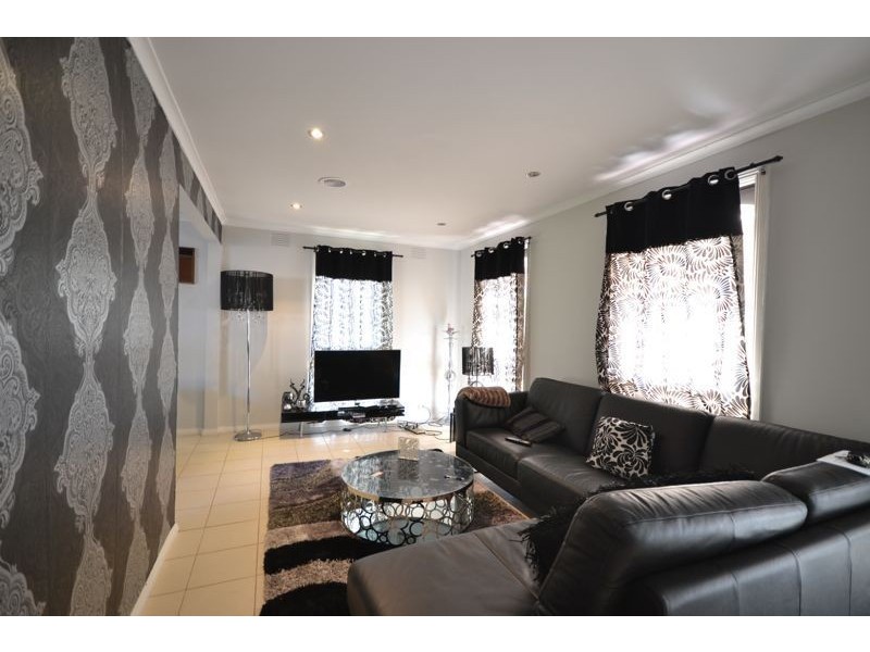6 Latrobe Street, Cranbourne VIC 3977