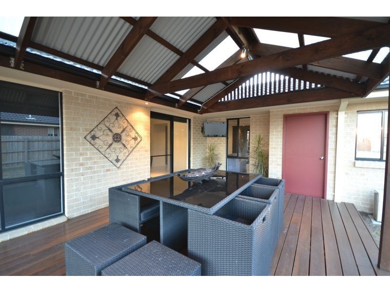 8 Barnes Way, Koo Wee Rup VIC 3981