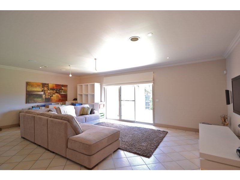 41 Kippenross Drive, Narre Warren South VIC 3805