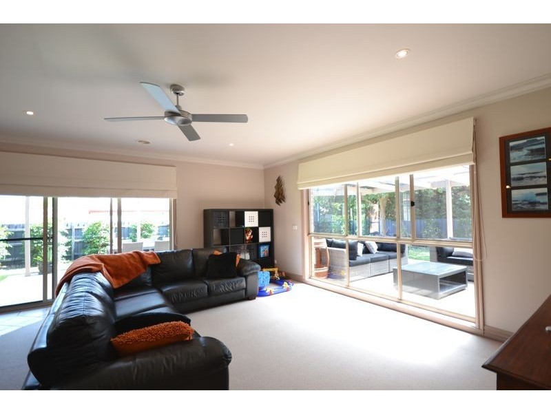 41 Kippenross Drive, Narre Warren South VIC 3805