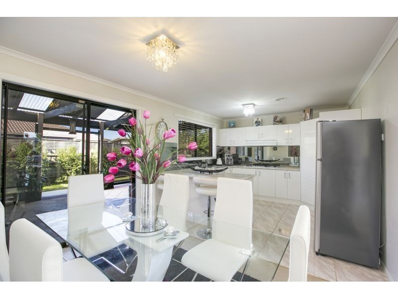 10 Fiander Close, Cranbourne East VIC 3977