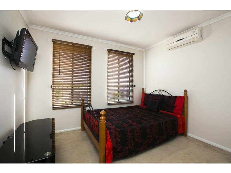 10 Fiander Close, Cranbourne East VIC 3977