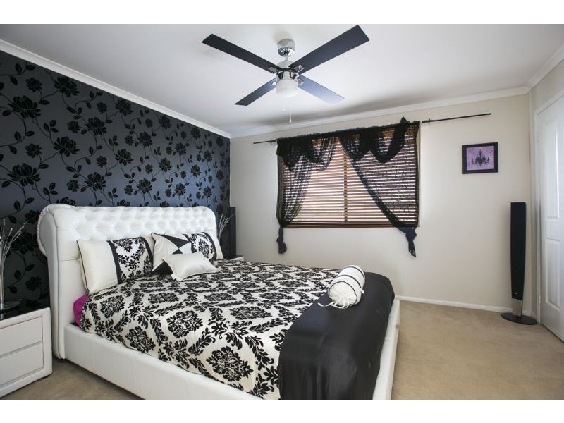 10 Fiander Close, Cranbourne East VIC 3977