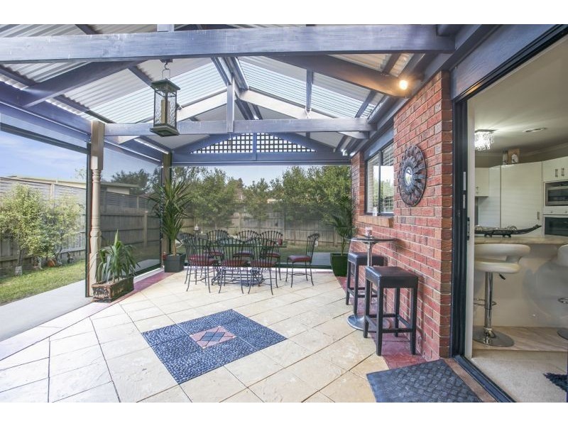 10 Fiander Close, Cranbourne East VIC 3977