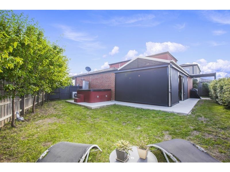 10 Fiander Close, Cranbourne East VIC 3977