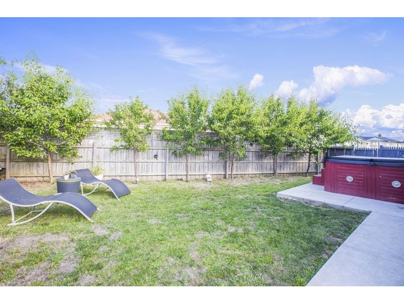 10 Fiander Close, Cranbourne East VIC 3977