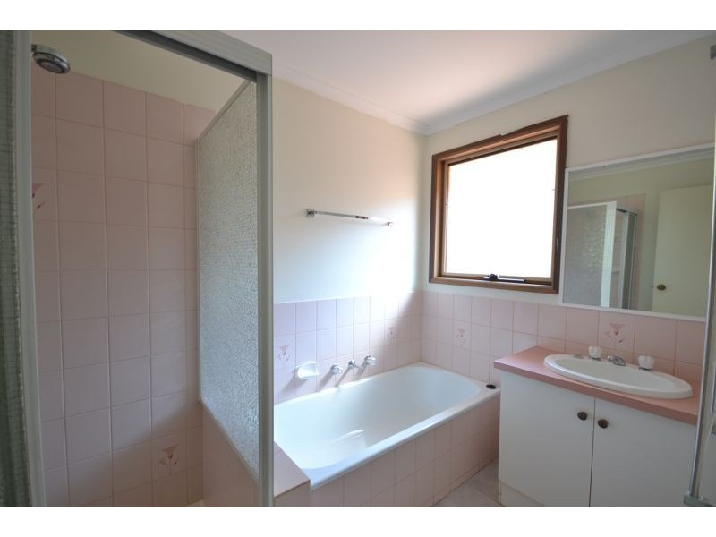 2/8 Duff Street, Cranbourne VIC 3977