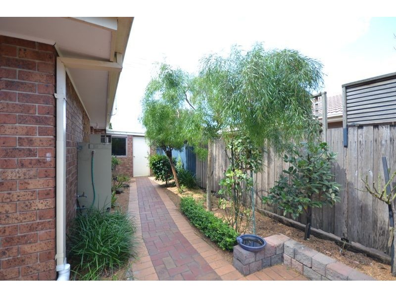 2/8 Duff Street, Cranbourne VIC 3977