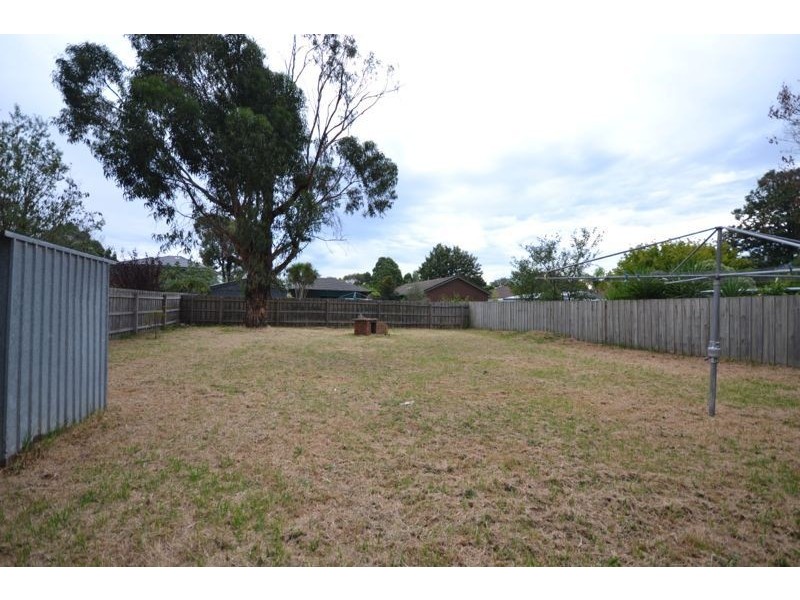 15 Clairmont Avenue, Cranbourne VIC 3977