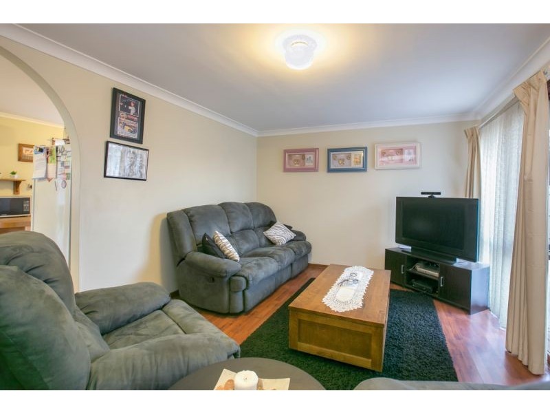 37 Gipps Crescent, Cranbourne North VIC 3977