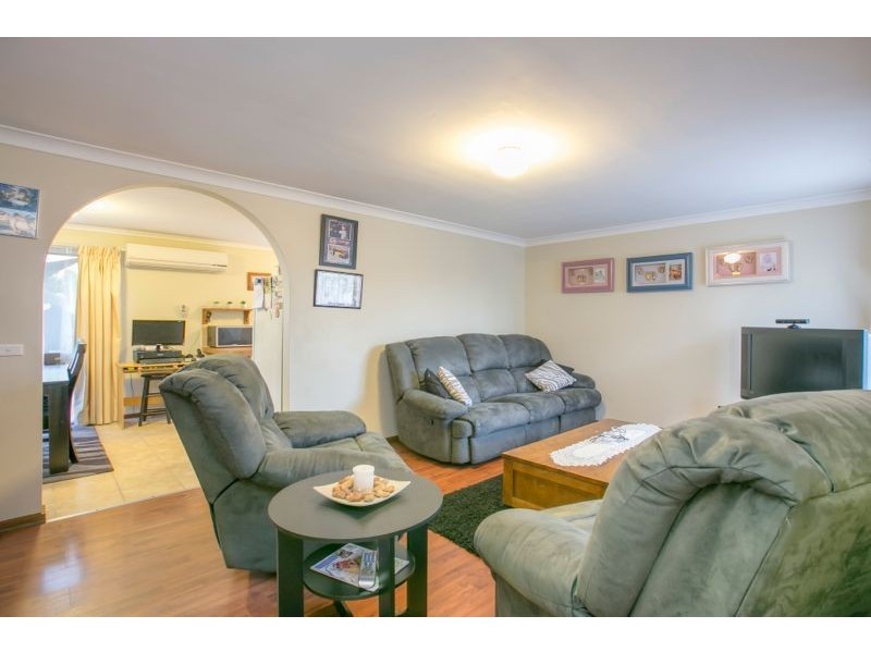 37 Gipps Crescent, Cranbourne North VIC 3977