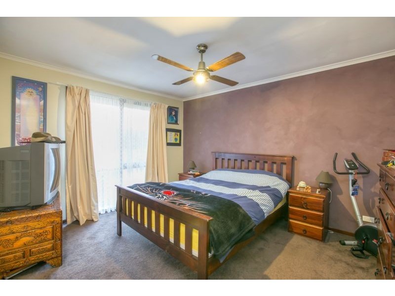 37 Gipps Crescent, Cranbourne North VIC 3977