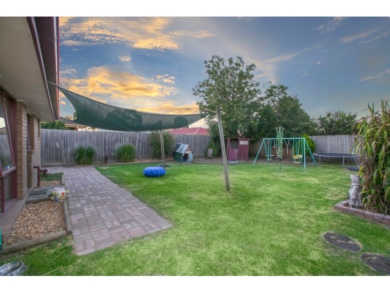 37 Gipps Crescent, Cranbourne North VIC 3977